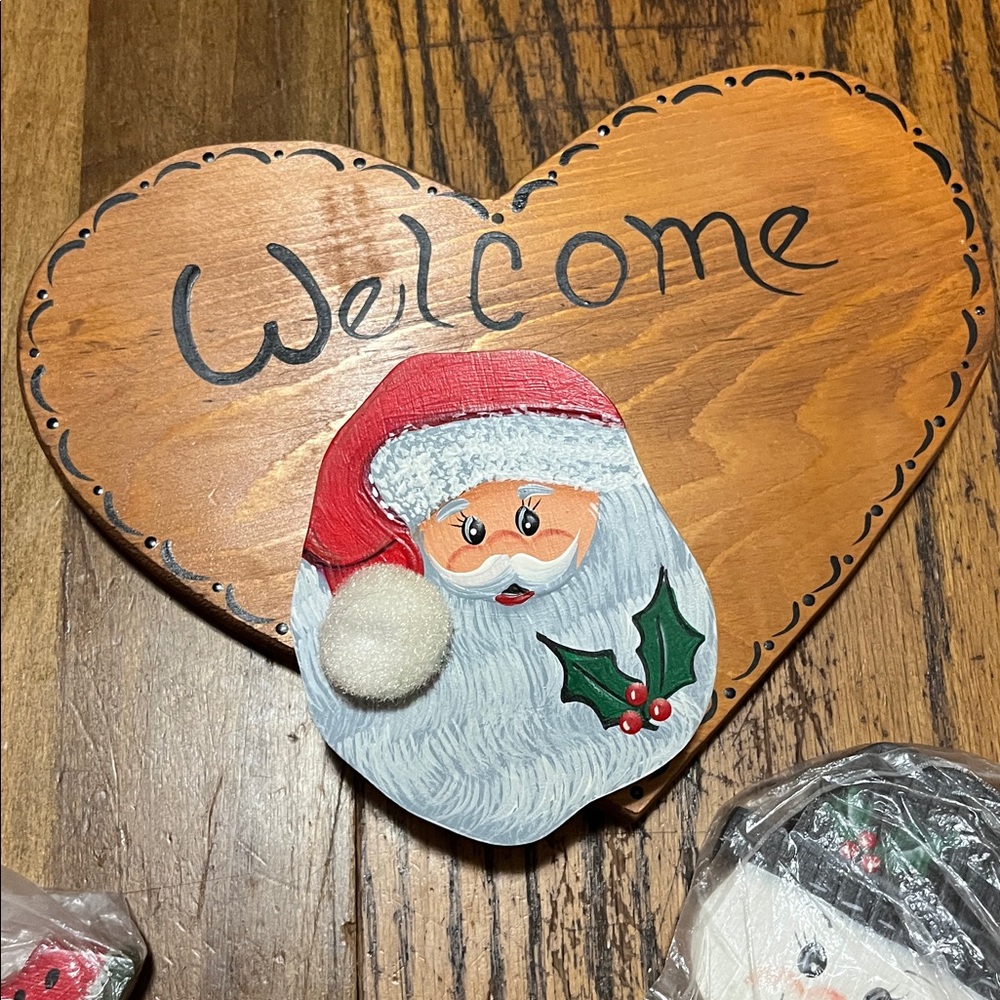 Vintage wooden heart shape monthly interchangeable welcome sign with 12 wooden